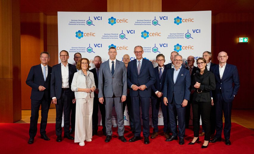 Das VCI-Präsidium begrüßte Bundeskanzler Friedrich Merz auf dem Chemie & Pharma Summit 2025.