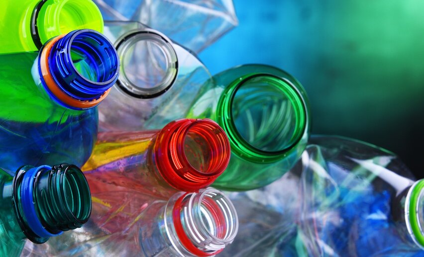 Die geplante Plastiksteuer setzt keine Anreize, Kunststoffe vermehrt im Kreislauf zu führen.