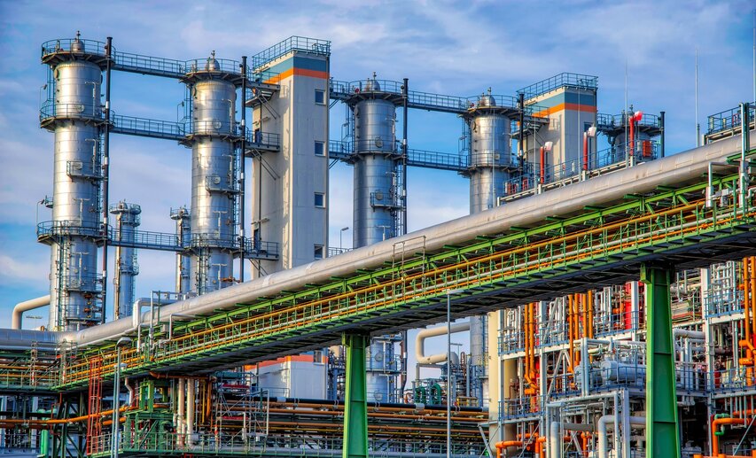 Rohrleitungen auf dem Gelände einer Industrieanlage stehen im Mittelpunkt der geplanten Neuregelung.